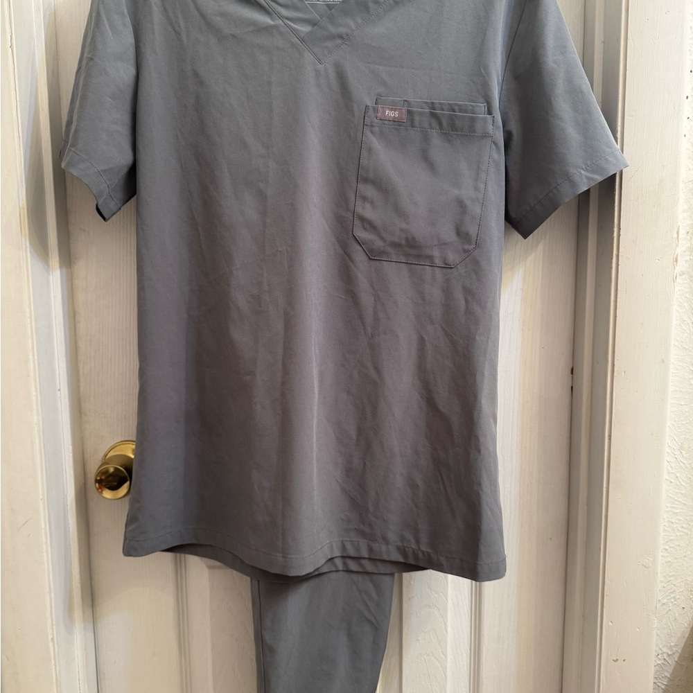FIGS Scrubs Set – FIONlite™ Dark Sage – Slim Fit Top & Jogger Pants – Size Small